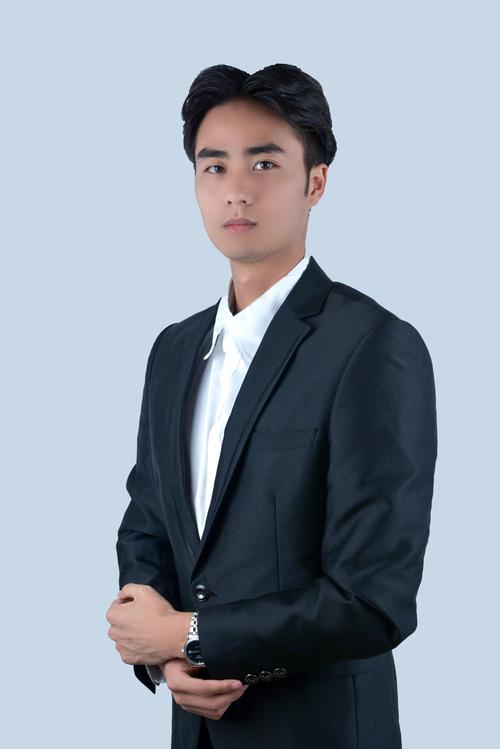 法定代表人徐建路,公司經(jīng)營范圍包括:網(wǎng)上貿(mào)易代理;箱包,服裝鞋帽,日